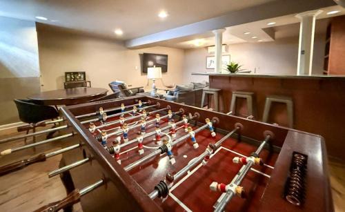 Miller Beach Villa | Luxurious Villa with Hot-tub, Fire Pit and Games in Gary, Indiana