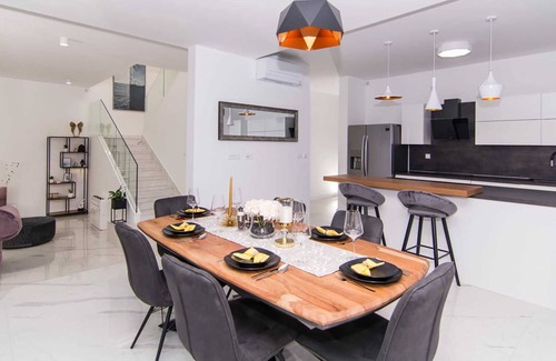 Strozanac Villa | Luxurious villa with heated pool near Split