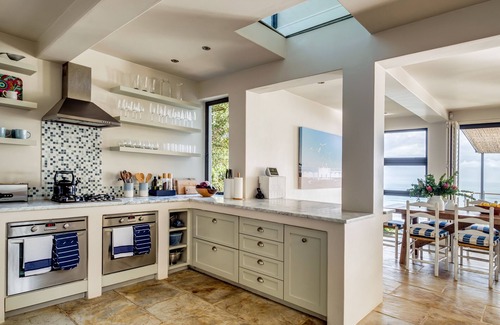 Cape Peninsula Villa | Luxurious villa with spectacular ocean views | with pool and solar power