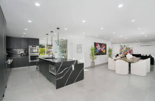 Woodland Hills House | Luxurious Villa, Woodland Hills