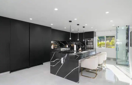 Woodland Hills House | Luxurious Villa, Woodland Hills