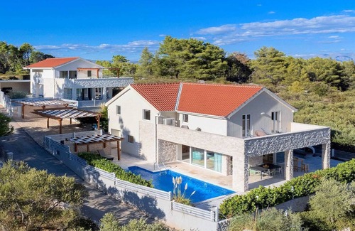 Pitve Villa | Luxurious villas in Pitve on Hvar with an amazing view