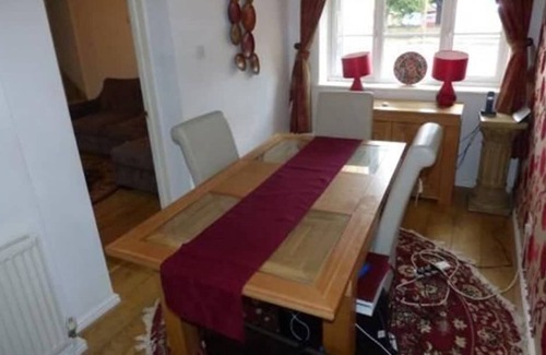 Milton Keynes House | Luxurious Walkable to Central Milton Keynes 4 bed