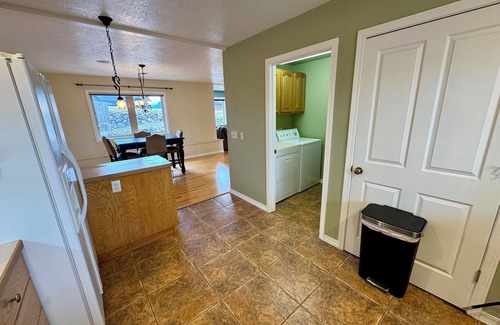 Stevensville House | Luxurious Walkout Basement, 2 Suites, Kitchen & Scenic Views in Stevensville MT