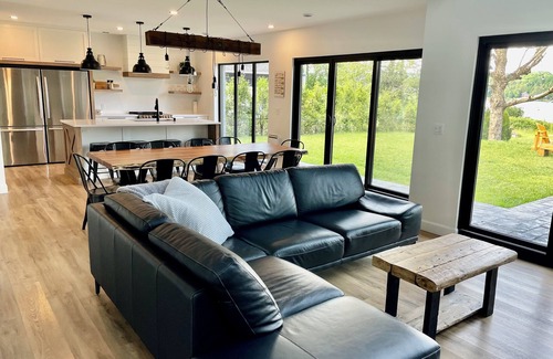 Les Etchemins Regional County Municipality Ski Chalet | Luxurious waterfront cottage