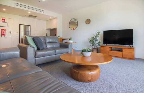 Cairns Central Business District Condo | Luxurious Waterfront Escape at Harbour Lights – Stunning Marina Views & Prime Location!