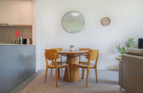 Cairns Central Business District Condo | Luxurious Waterfront Escape at Harbour Lights – Stunning Marina Views & Prime Location!