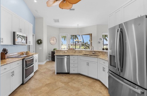 Pelican House | Luxurious Waterfront Retreat, Ideal Sunrise and Sunset Views!- Coral Sunset Villa - Roelens