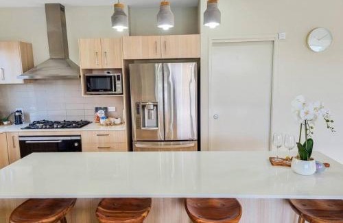 Birtinya House | Luxurious Waterfront Paradise Stunning Views