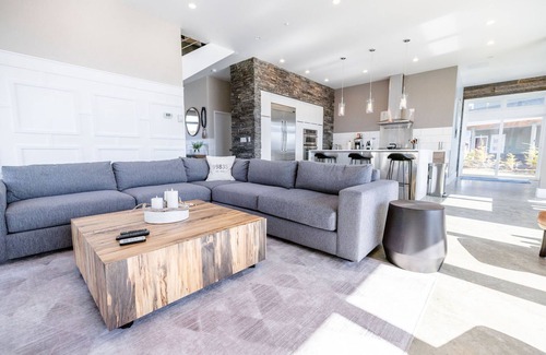 Sitka House | Luxurious Waterfront Living in Sitka