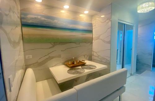 North Bay Village Apartment | Luxurious waterfront apartment with free parking 5min drive to Miami Brach