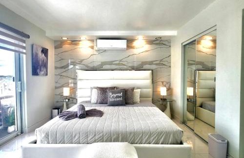 North Bay Village Apartment | Luxurious waterfront apartment with free parking 5min drive to Miami Brach