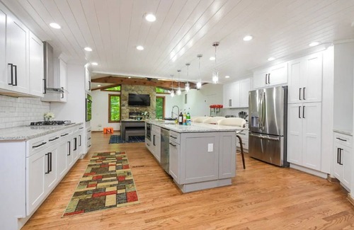 Marietta House | Luxurious wood Cabin in the heart of the city