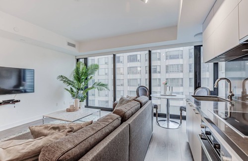 Bloor-Yorkville Condo | Luxurious Yorkville Condo Downtown Toronto 1br/1ba