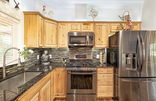 Mariposa House | Luxurious Yosemite Mountain Home , Spa, Pool, Miniature Ponies! and Gameroom