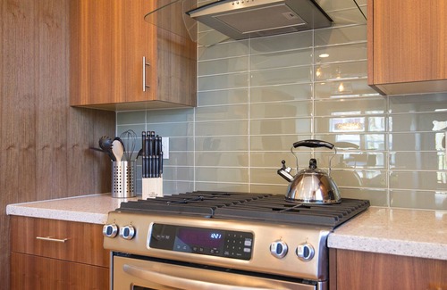 Mississippi District House | Luxurious Zen Modern in the Historic N. Mississippi District. Sanitized , clean!