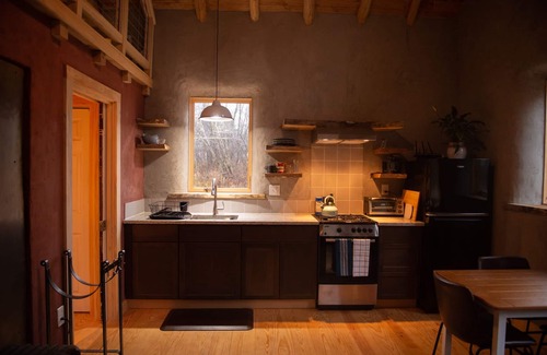 Trumansburg Cabin | Luxuriously Crafted Earthen FLX Cottage Retreat