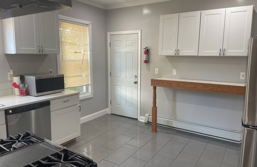 Newark Apartment | Luxuriously furnished 3 BR apartment