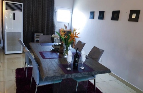 Nungua House | Luxuriously furnished modern home with open-plan design. Tema Spintex