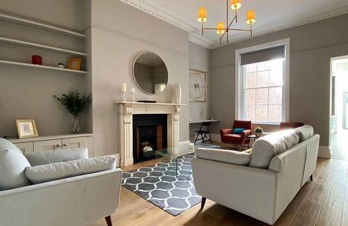 Portobello Condo | Luxuriously large period D2 property of character