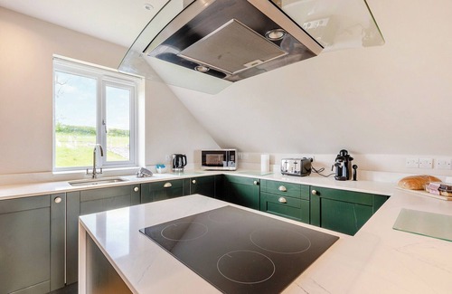 Middlezoy Cottage | Luxuriously modern and spacious two storey cottage.