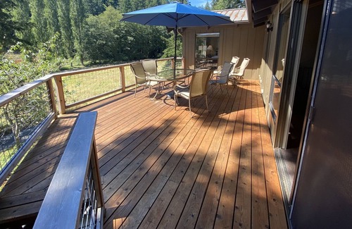 Orcas House | Luxuriously re-modeled cottage minutes from the Ferry