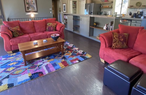 Orcas House | Luxuriously re-modeled cottage minutes from the Ferry