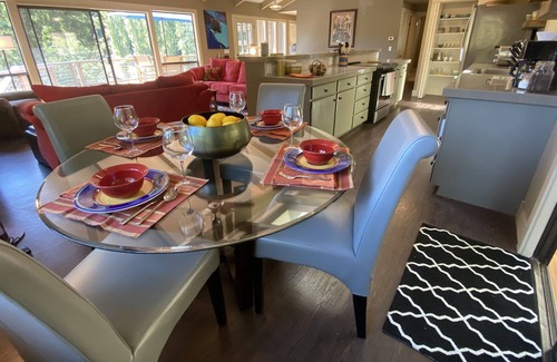 Orcas House | Luxuriously re-modeled cottage minutes from the Ferry