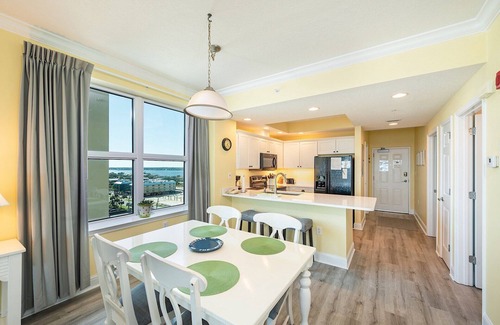 Ono Island Condo | Luxuriously renovated! 2BR/2BA Western Sunset Corner+2 King Beds! Sleeps 6.