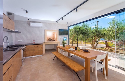 Kastel Gomilica Villa | Luxurius Villa Aria with heated 45sqm pool, jacuzzi and seaview