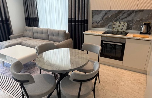 Tosmur Belediyesi Apartment | Luxury 1+1 Bedroom Apartment in Alanya 5 Min Walk to Beach Pool, Spa & Security