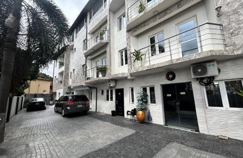 Ikeja Apartment | Luxury 1&2 Bedrooms Apartment Ikeja Lagos Core, Family, Business, Leisure, 24h Power&Water, Fast WiFi, Two Balconies, Spacious Living, Easy Transport,Just 10min to GRA&SHOPRITE