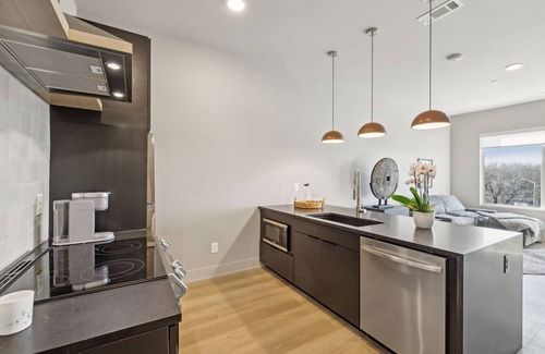 Inglewood Condo | Luxury 1 Bed 1 Bath w/Private Rooftop City Views & Parking
