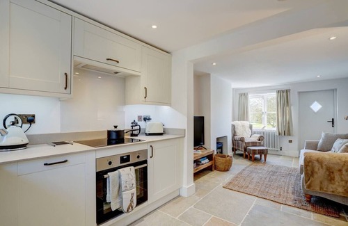 Great Massingham Cottage | Luxury 1 bed cottage with hot tub and log burner