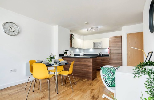 Hillingdon Condo | Luxury 1 Bed Flat close to Heathrow and M4.