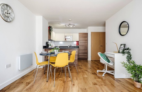 Hillingdon Condo | Luxury 1 Bed Flat close to Heathrow and M4.