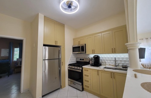 West End Village Apartment | Luxury 1-bedroom apartment off beautiful Meads Bay with WiFi, AC