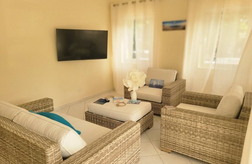 West End Village Apartment | Luxury 1-bedroom apartment off beautiful Meads Bay with WiFi, AC