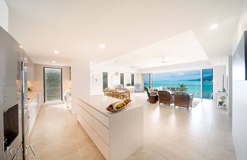 Airlie Beach Apartment | Luxury 1 bedroom apartment in Central Airlie with the best views