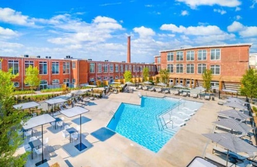 Judson Apartment | Luxury 1-bedroom apartment w/pool