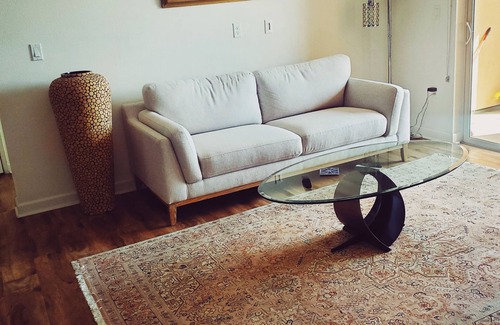 Irvine Apartment | Luxury 1 bedroom apartment in O.C, 15 min walk to Irvine Spectrum.