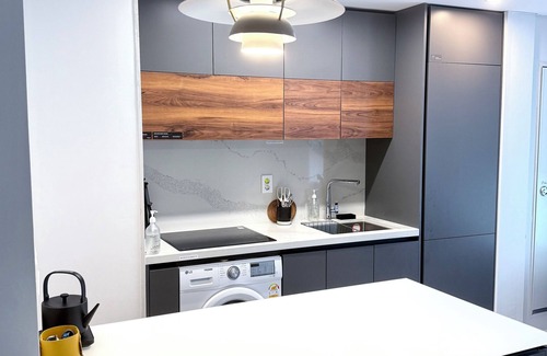 Seocho-dong Apartment | Luxury 1-bedroom apartment with WiFi, Netflix, Washer, etc in Central Seoul