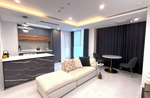 Seocho-dong Apartment | Luxury 1-bedroom apartment with WiFi, Netflix, Washer, etc in Central Seoul