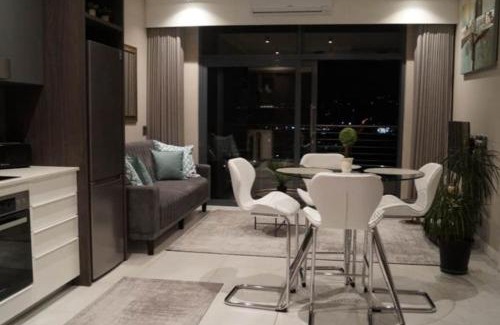 Menlyn Apartment | Luxury 1 bedroom apartment in vibrant Menlyn Maine