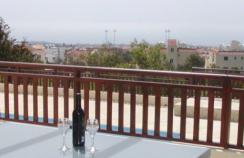 Peyia Town Apartment | Luxury 1 bedroom apartment (sleeps 4) with shared pool