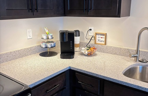 Stuart Condo | Luxury 1-bedroom Condo Downton Wifi, Balcony, Washer/Dryer, Full Kitchen