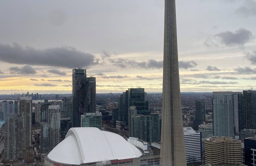 Financial District Condo | Luxury 1 Bedroom Condo with CN Tower & Lakeview