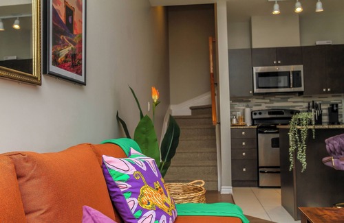 Ottawa Division House | Luxury 1 Bedroom, Free Parking, Close to the Airport