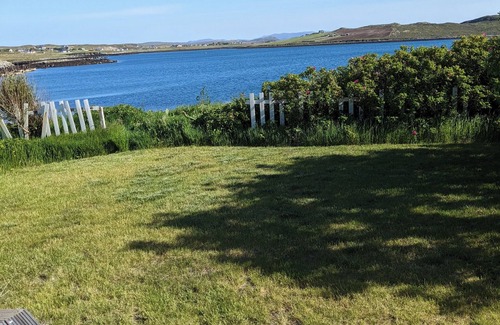 Isle of Lewis Cottage | Luxury 1 bedroomed cottage, sits on the waters edge with breathtaking views.