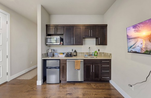 West Ridge House | Luxury 1-Bedroom guest suite with private entrance